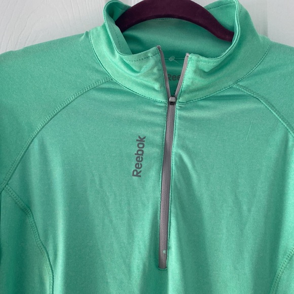 New long sleeve shirt w/half zipper-smoke free home - Picture 3 of 4